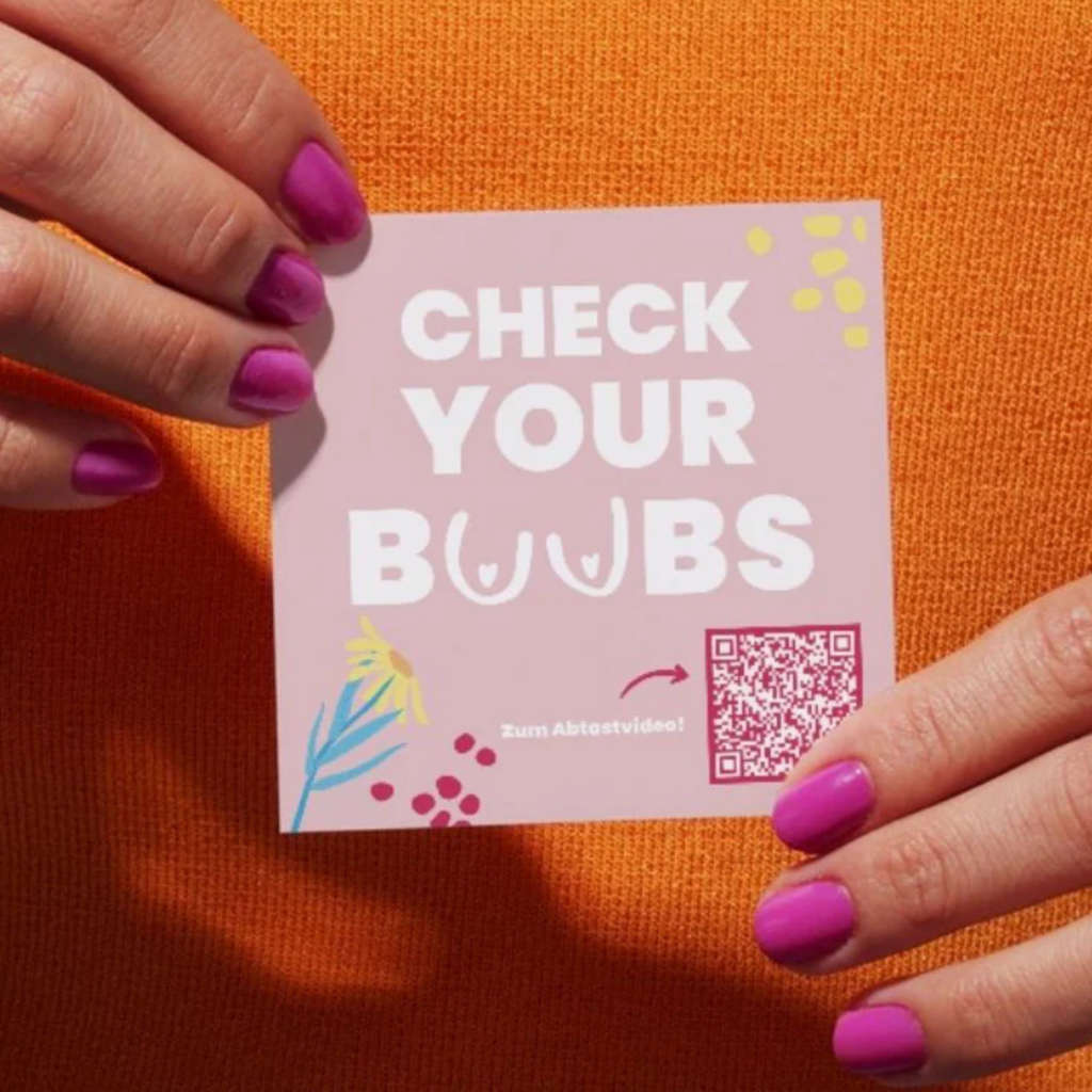 Foto von einem Aufkleber mit der Aufschrift „Check your Buubs"