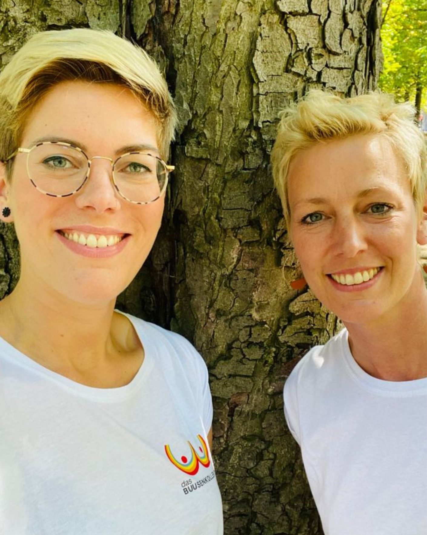 Foto von Lena Gerst und Rhea Seehaus, Gründerinnen von dasBUUSENKOLLEKTIV